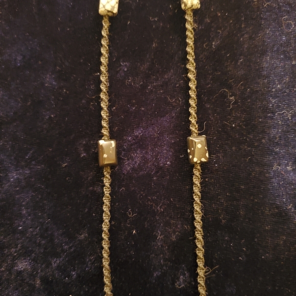 Handmade macrame necklace - Picture 2 of 3